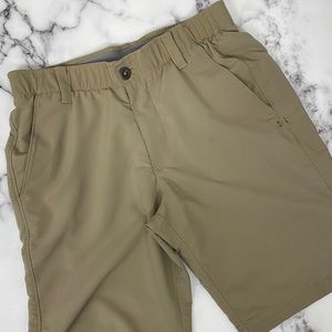 Men’s Under Armour Loose Fit Tan Short Size 30